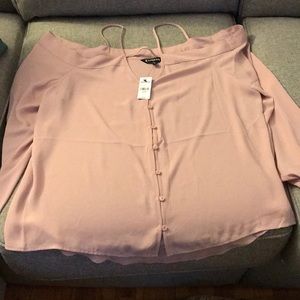 Off the shoulder blouse in blush 🌸